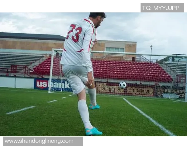 足球明星挑战新领域拍摄成人影片引发热议与争议