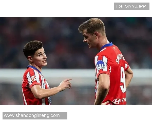 34号足球明星德容展现非凡才华引领球队走向辉煌未来